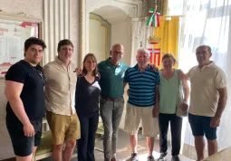Il Sindaco Ezio Donadio insieme alla famiglia Abbà
